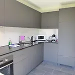 Henry's 100 By Interhome