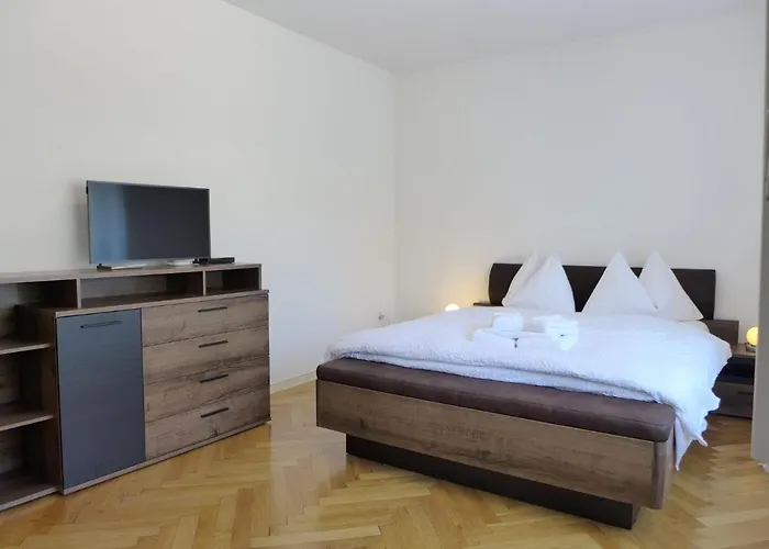 Henry's 100 By Interhome