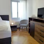 Апартаменти Henry's 100 By Interhome
